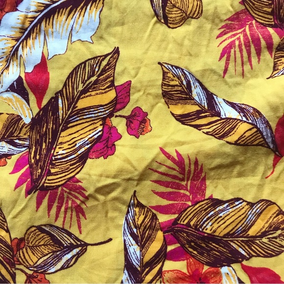 Cute Womens summer feather print romper. Flowy and fitted at the same time. - Picture 2 of 4